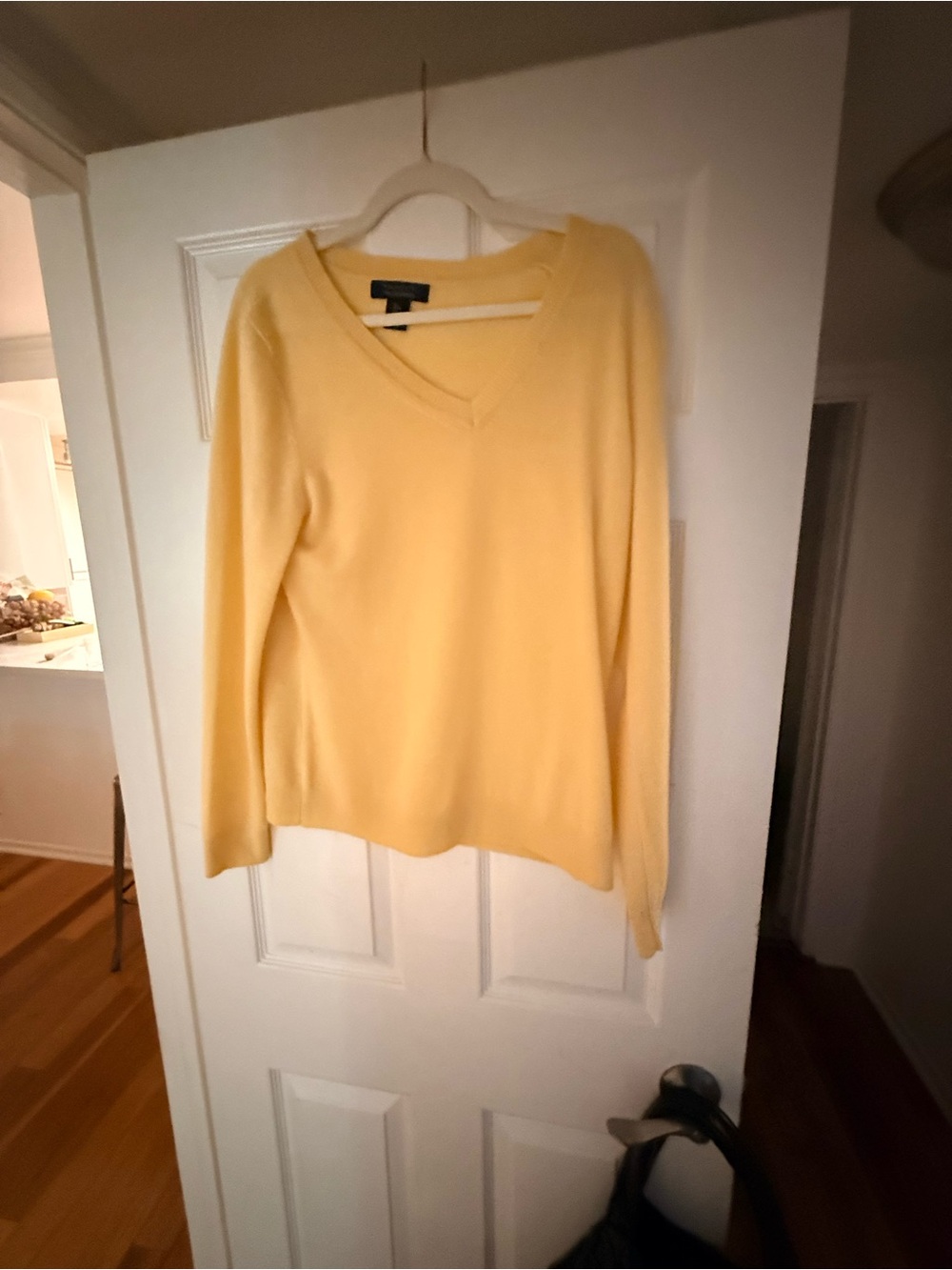 Tahari Pale Yellow V-Neck Sweater cashmere L